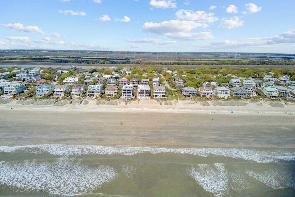 712 Ocean Blvd by Avantstay New Construction w/ Pool, Game Zone, Private Beach Access, and Oceanfront Views
