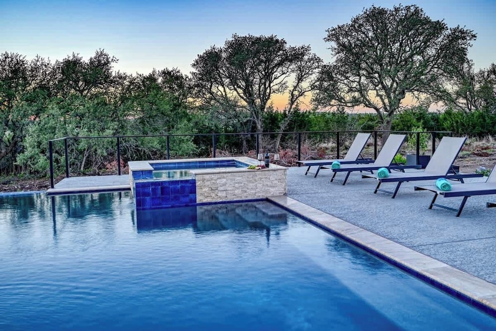 A Thousand Stars: Pool+hot Tub, Views
