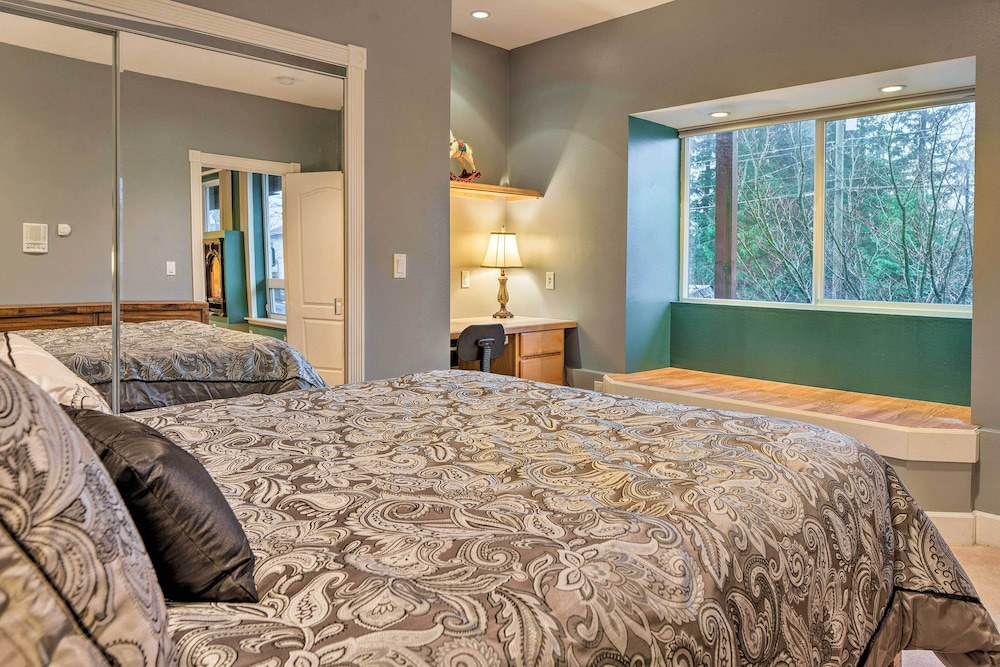 Ketchikan Vacations - Ketchikan Home: Bay Views, 1/2 Mi to Hiking Trails - Property Image 3