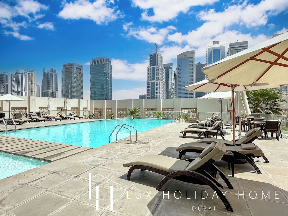 LUX  The West Avenue Dubai Marina Suite