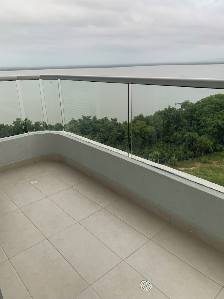 Oceani Towers 1006
