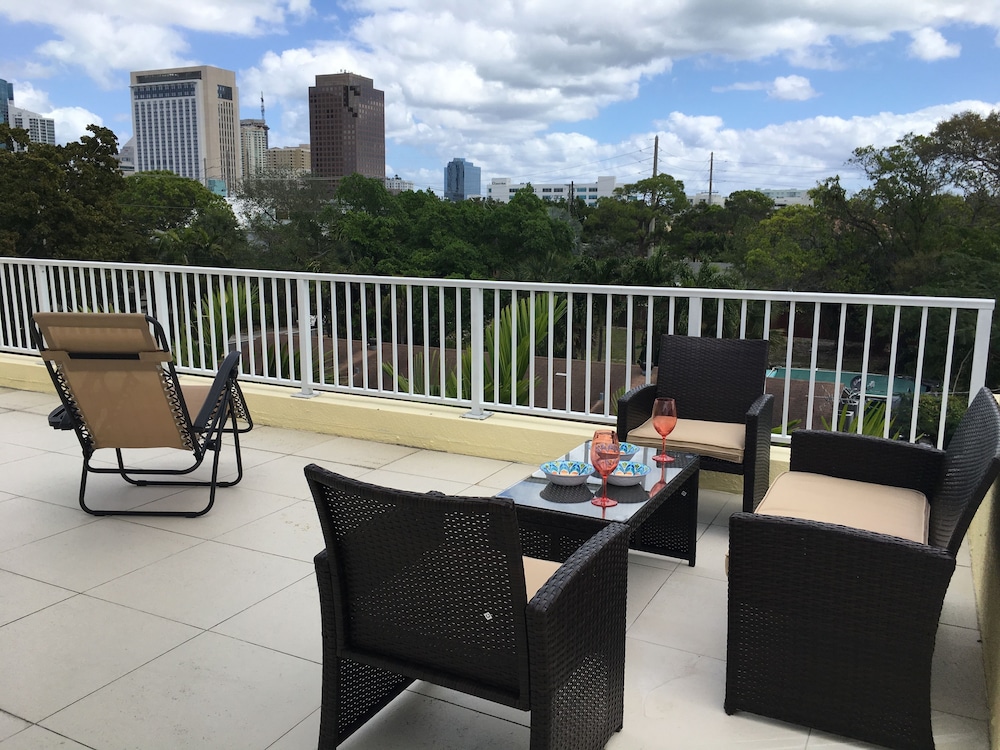 4BR Townhouse 320 by Ideal Experience VR - Image 1