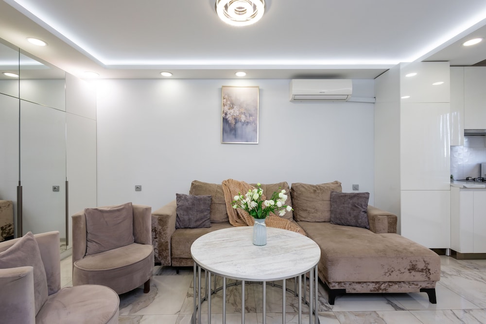 Apartment by Luxe Group XO444