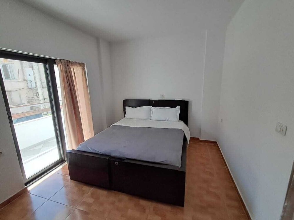 Lazy Roo Hostel Saranda