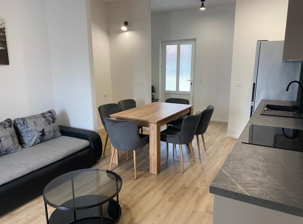 Cozy Seaview Retreat A & M Apartments
