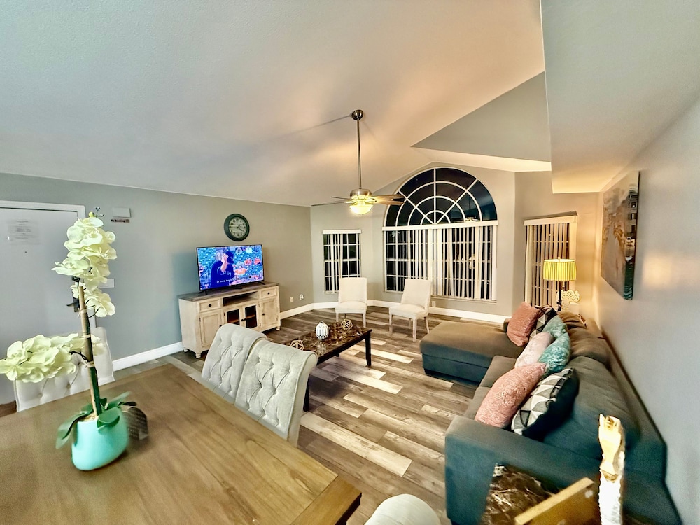 Grand Laguna 3BR Penthouse Near Universal Parks
