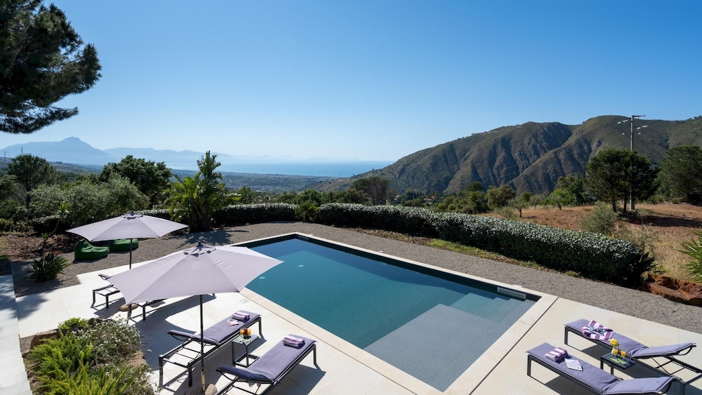 Villa Vittoria 8 in Gratteri view 2
