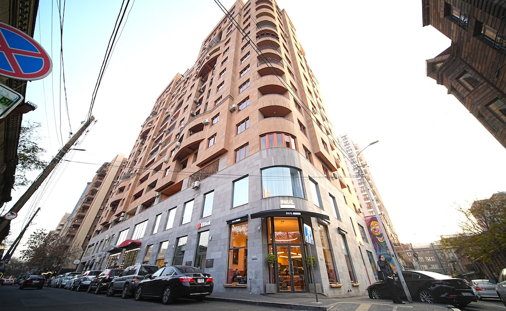 Deluxe 2-bedroom apartment by Sweet Home