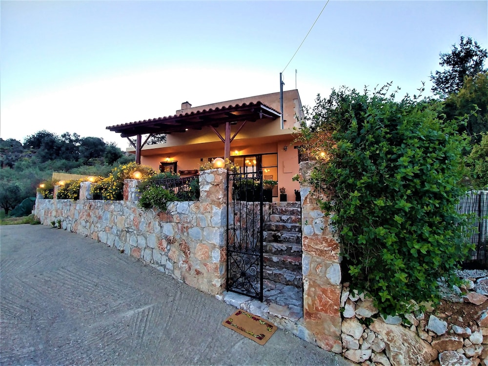 Thymes traditional house photo 1