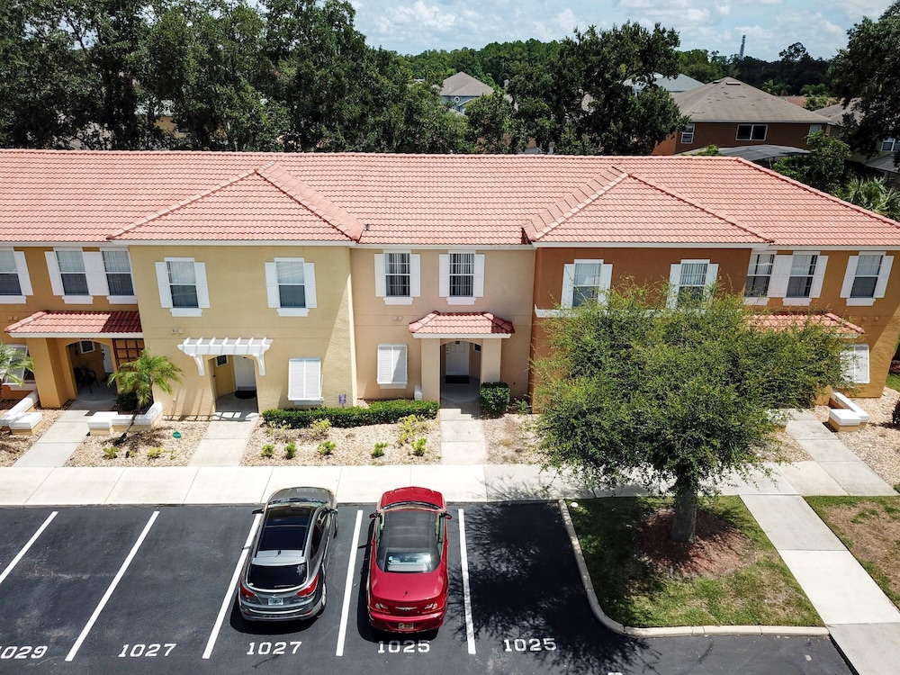 Luxury Disney Townhome Getaway Minutes From Disney view 4