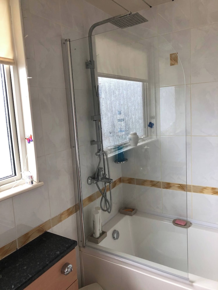 Limegrove Comfortable Three Bedroom House