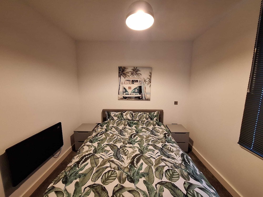 Birmingham City Centre - Modern 1 Bedroom Flat view 2