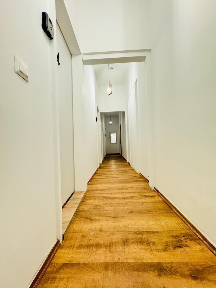 5BR Apt For 10 Walk to Kaufpark Alterlaa