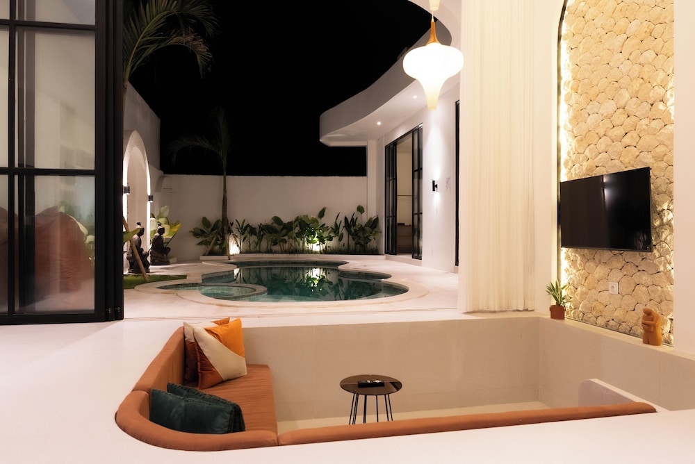 Tropical 2BR Private Villa, 6min Pererenan Beach