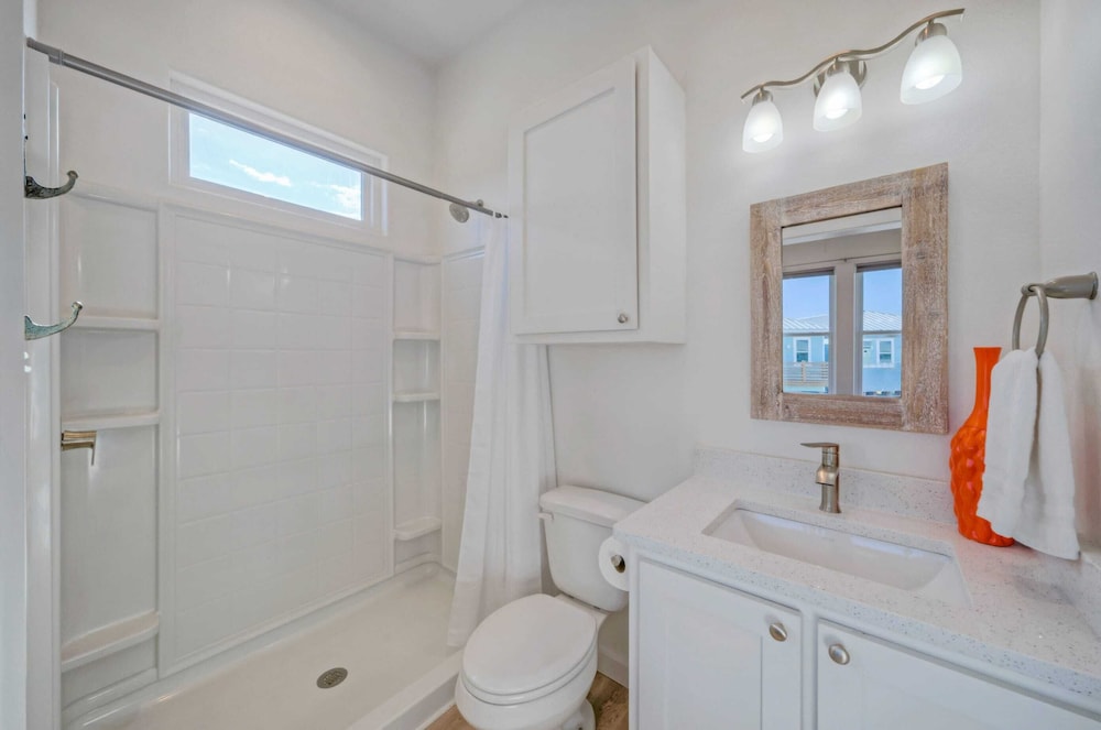 Sleeps 20 2 Homes w/ Beach Boardwalk Access, Water Canal Views, & Priv Pools