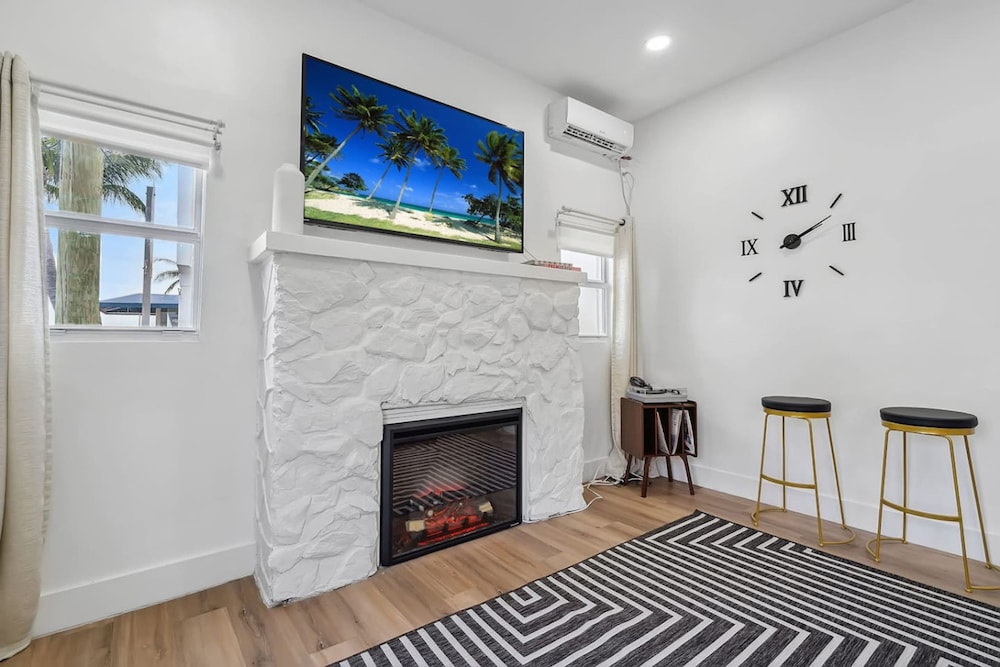 Casa Roselle 1 in Hollywood