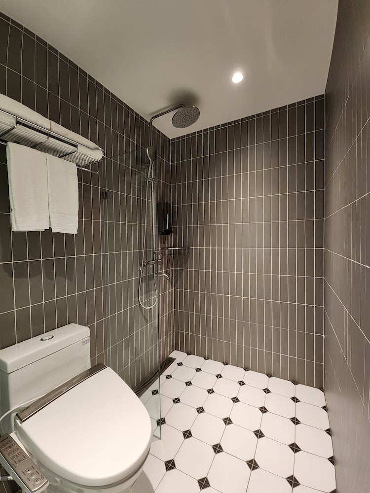 Fun Stay Inn Ximen