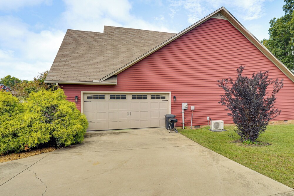 Hot Tub & Scenic Deck! Spacious Cookeville Retreat