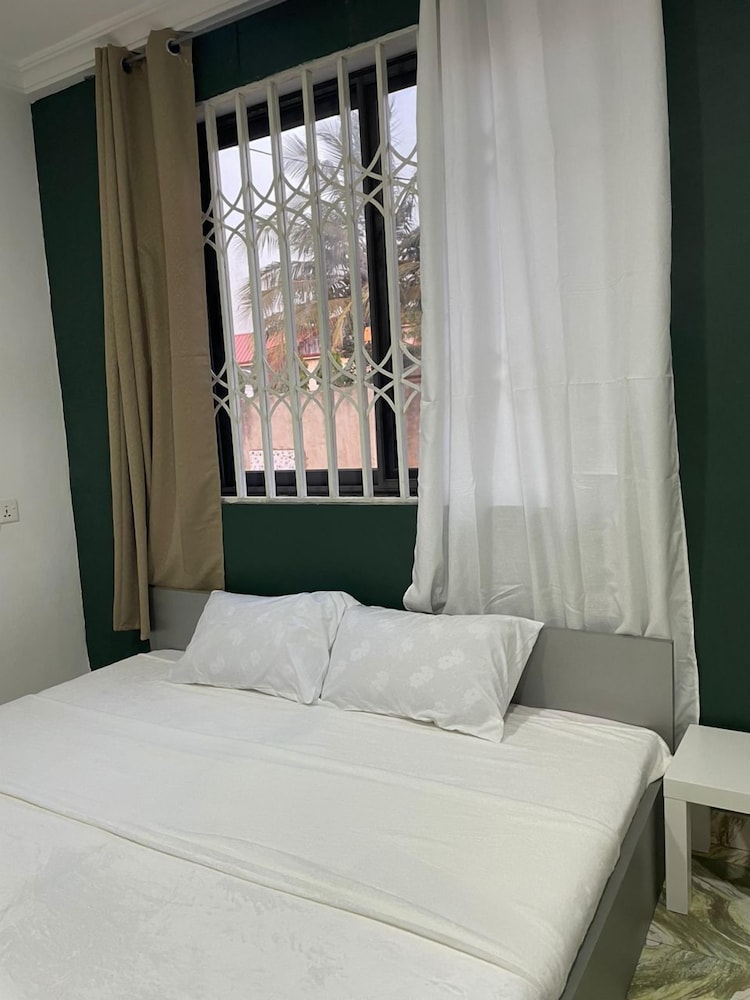 Serene Hostel  Accra view 2