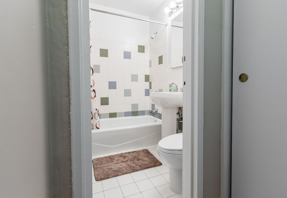 2 Bed Apt Ideally Located in UES of Manhattan