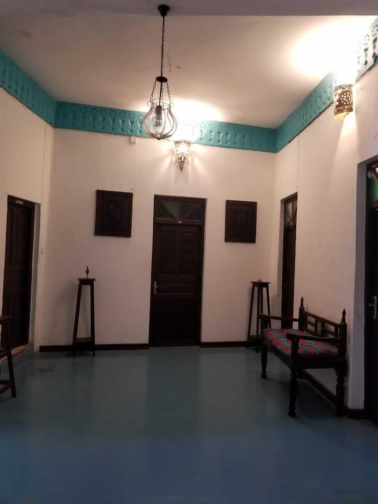 WARERE TOWN HOUSE view 5