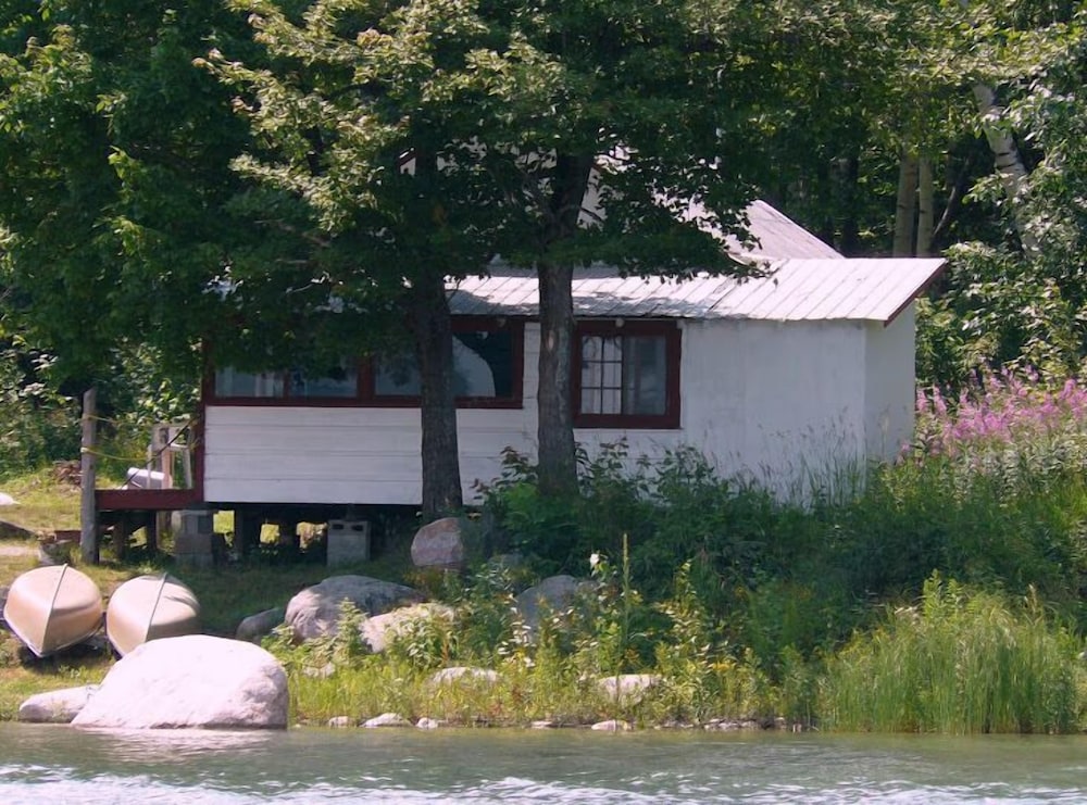 Bruce Bay Cottages & Lighthouse