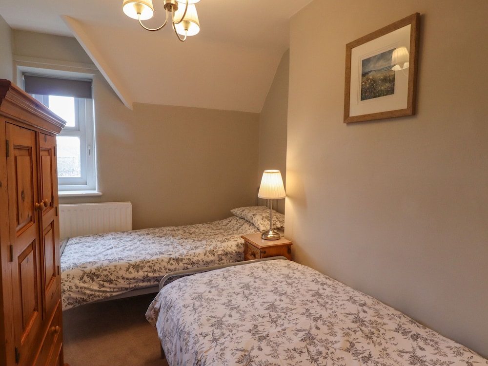 Jasmine Cottage view 4