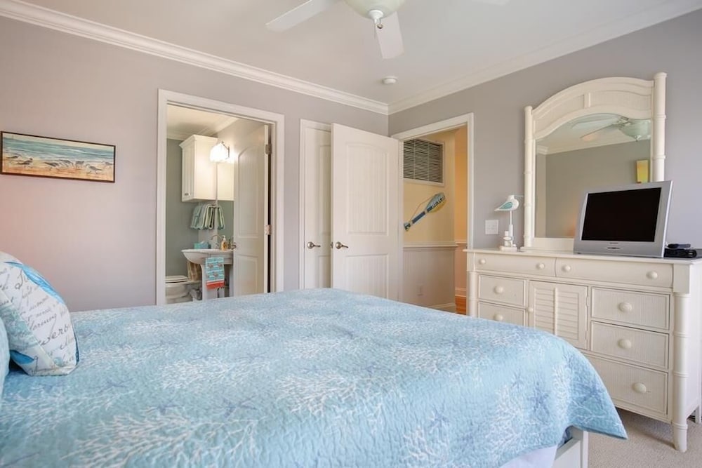 Myrtle Beach Vacations - Halfway To Heaven 5 Bedroom Home by RedAwning - Property Image 5