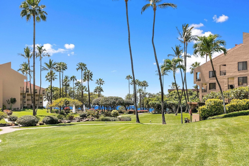 Kamaole Sands 7-109 - Romantic Getaway, Beautiful Renovation, Large Lanai, & AC!