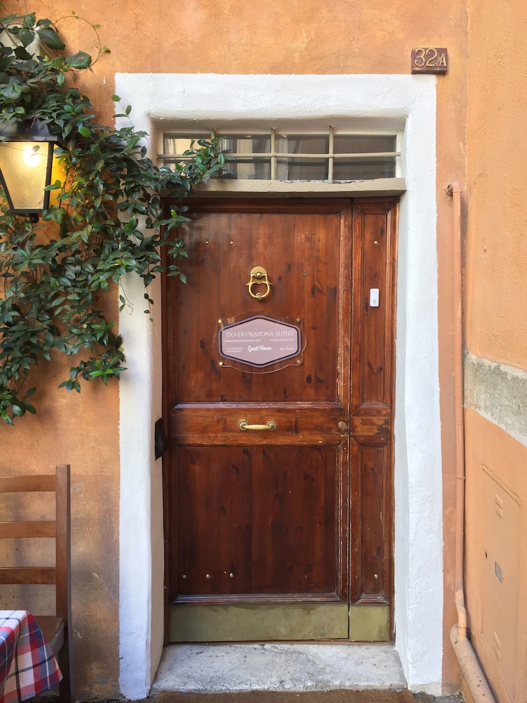 Do-Do Navona Suites
