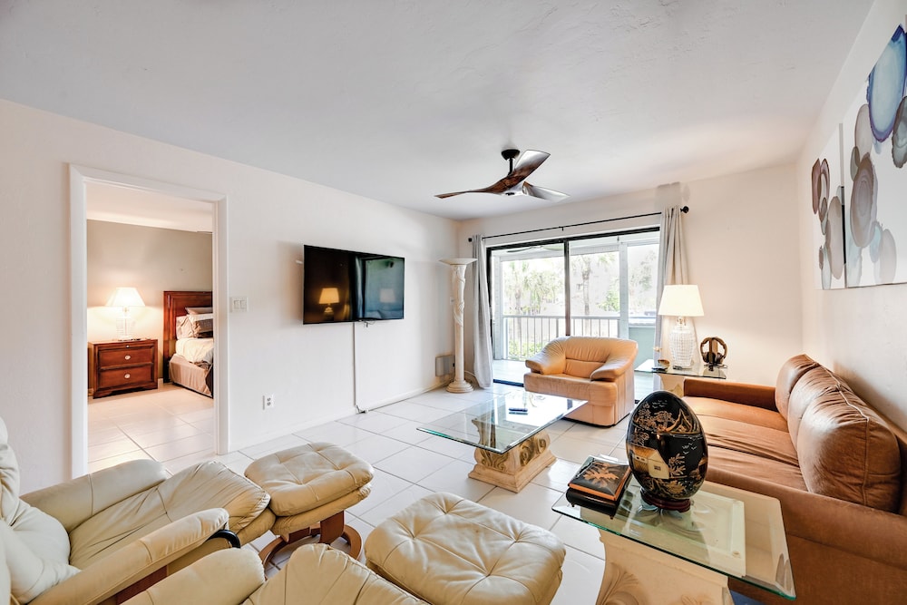 Waterfront Marco Island Condo < 1/4 Mi to Beach!