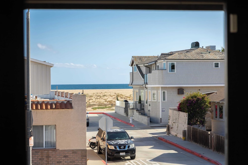 200 East Balboa Oceanview Rooftop Steps to Sand, Pier, Boardwalk & Dining