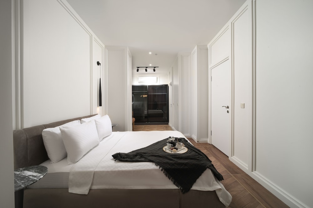 Gatto Suites & Residence