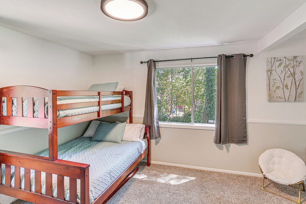 1 Mi to Lake: Crestline Cabin w/ Deck + Gas Grill!