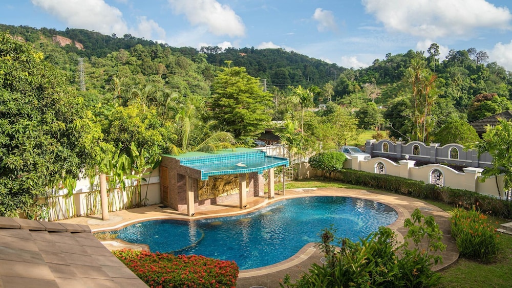 7 Bedroom Pool Villa in Kathu SV1