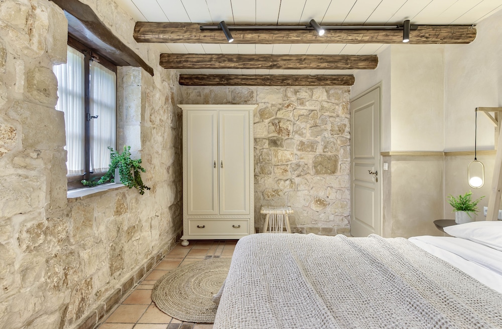 Leedas Village photo 2