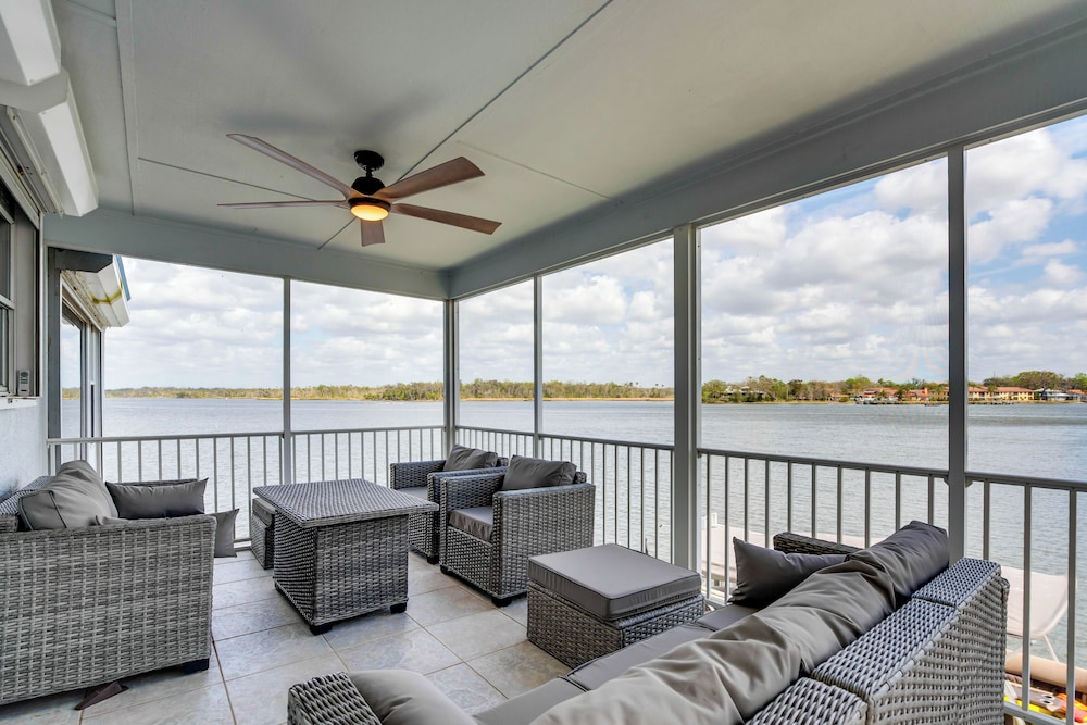 Waterfront Gem: Crystal River Family Home