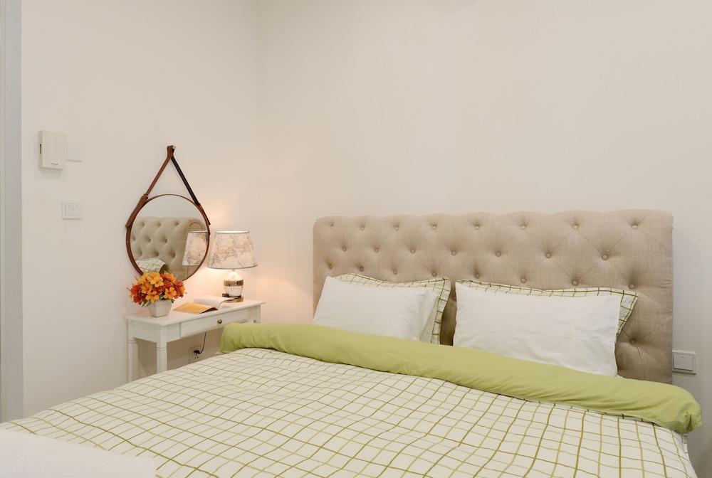 Jennifer House - Millenium Apartment