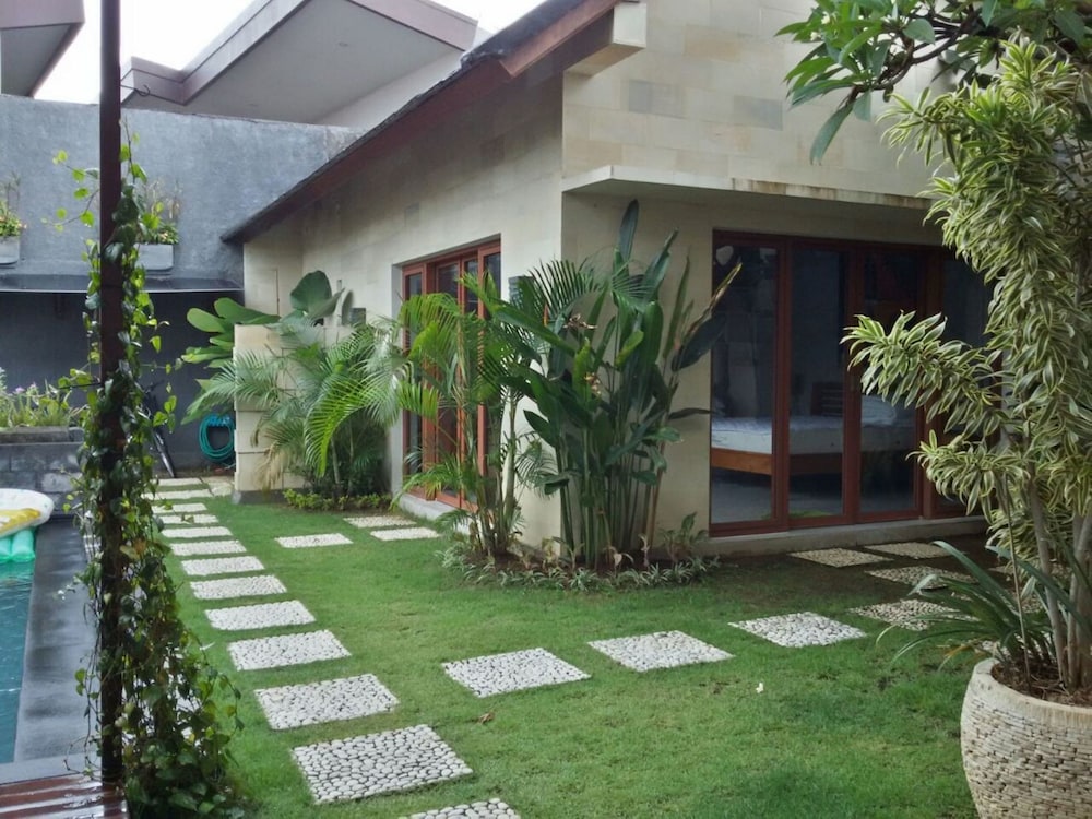 Sunshoot Villa Sandat