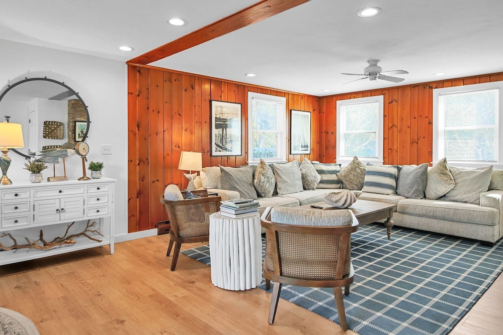Charming 3br Home In Nantucket's Natural Beauty 3 Bedroom Home