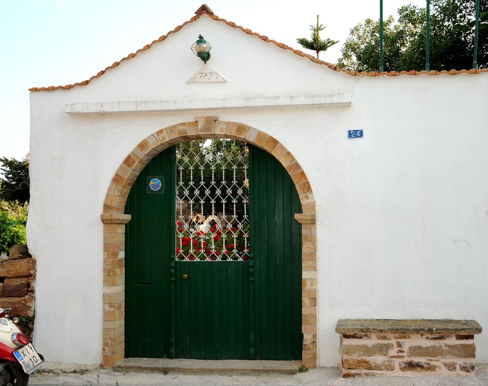 Topakas House