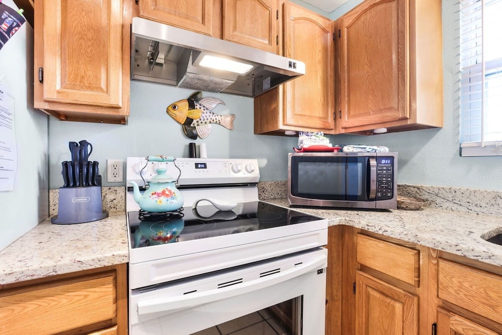 Sunrise Village 215- 2BR 1BA Gulf Front Sleep 6