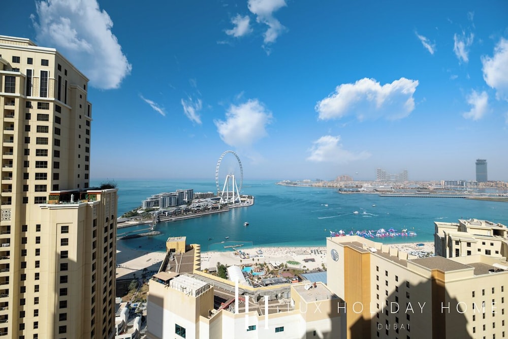 LUX The Premium Dubai Eye View Suite 2
