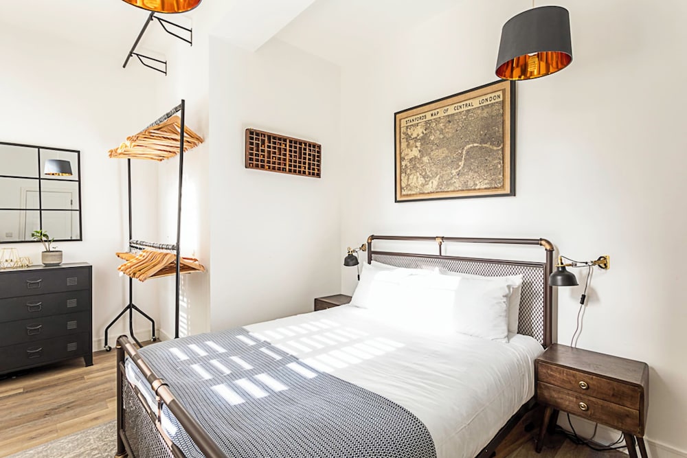 Contemporary Victorian Studio