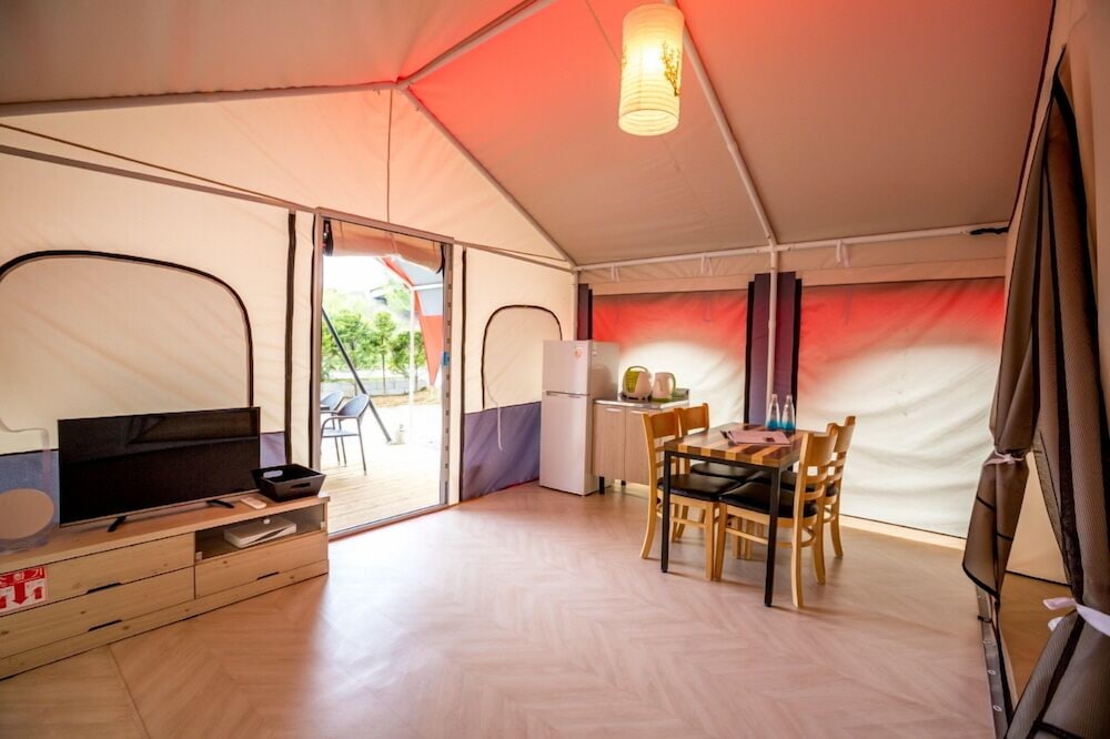 Four Seasons leisure town - Glamping view 2