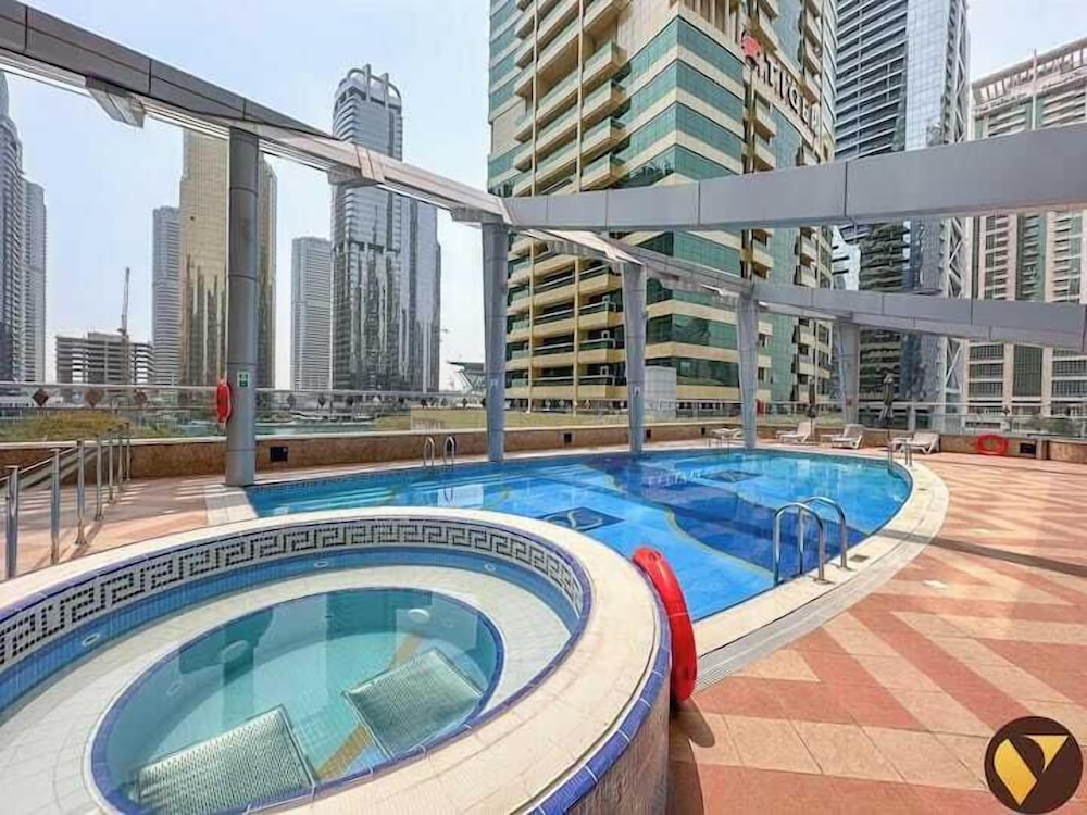Luxury Stay in JLT Near Metro & JBR