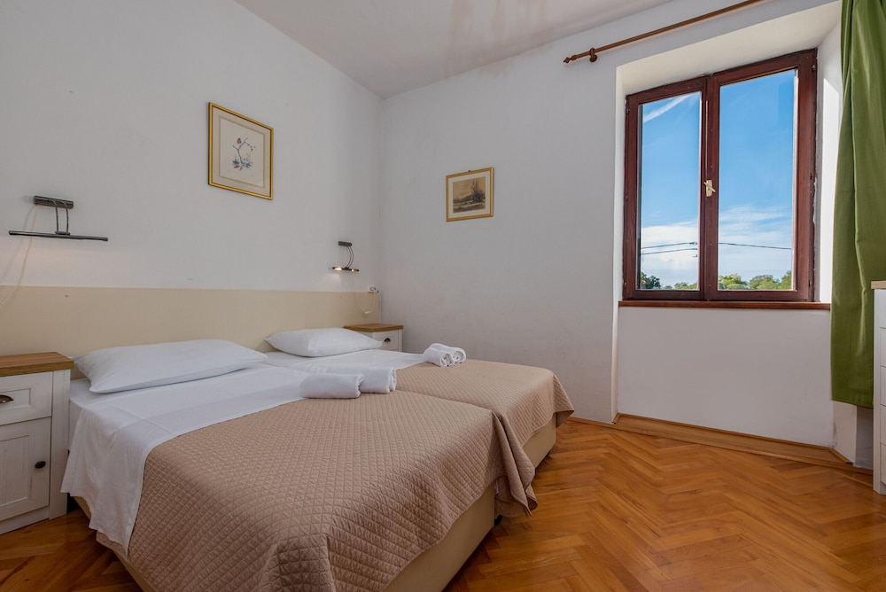 Villa Oak view 3