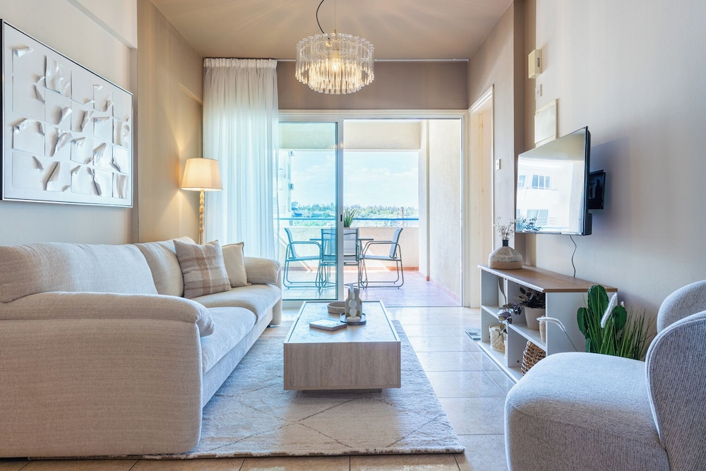 Calina - 3-BR Apt & Pool in Mackenzie