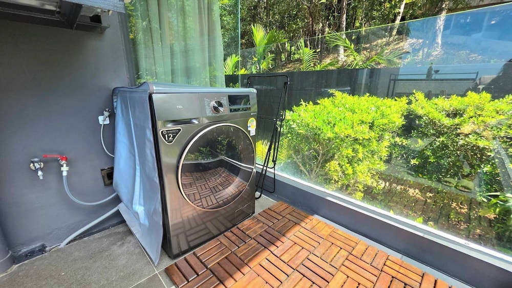 Room-a301- 1 Bedroom Corner Condo Forest