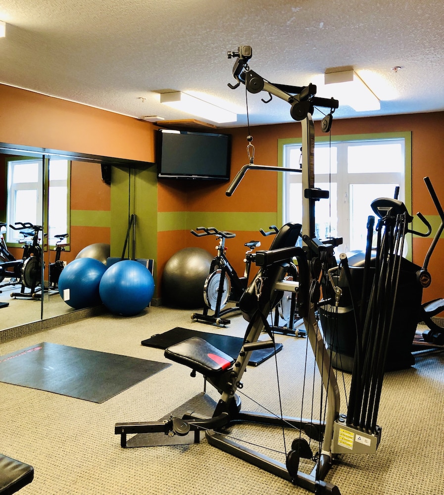 Mountain View 2 Bedroom Condo-Top Floor - Image 2